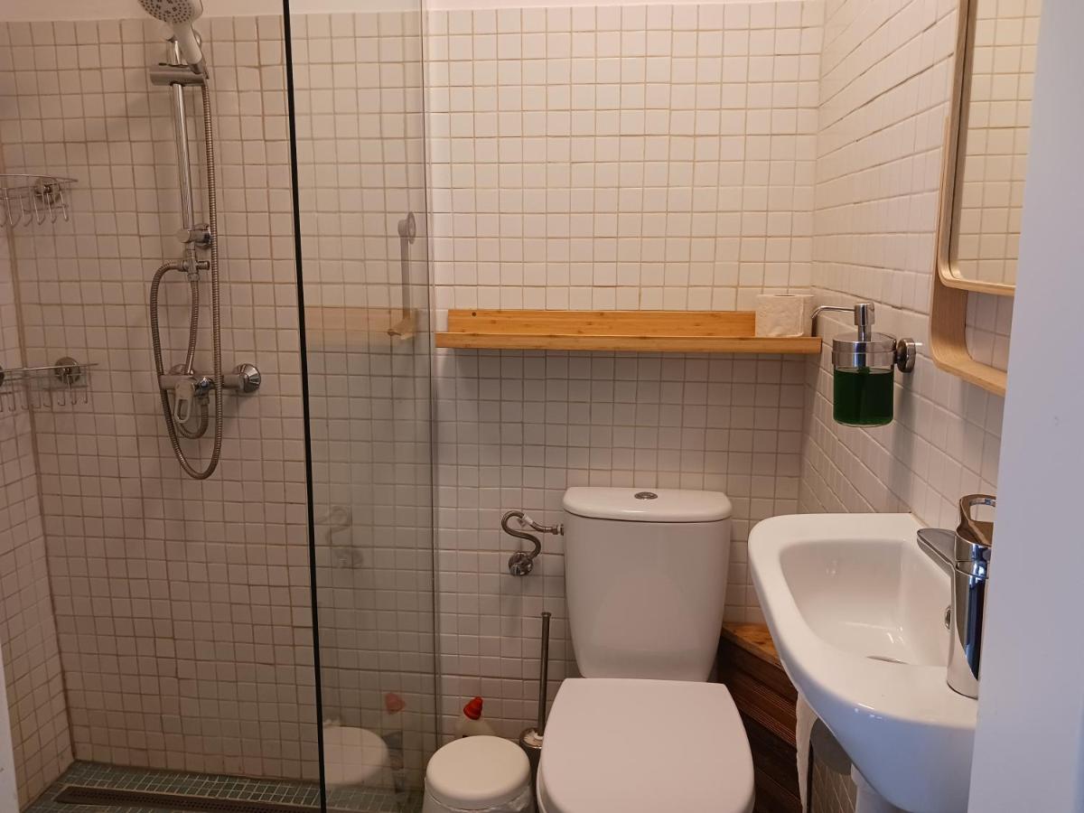 Guest house Squat Deluxe Berlin, The *
